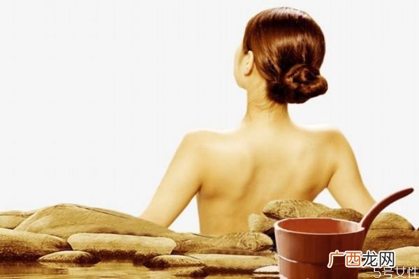 女人汗蒸好还是泡澡好汗蒸和泡澡哪个祛湿更好