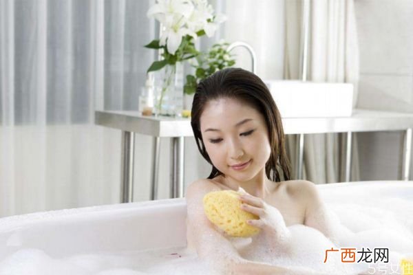 女人汗蒸好还是泡澡好汗蒸和泡澡哪个祛湿更好