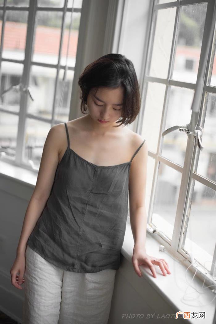 房间里的少女思念成灾 思念图片