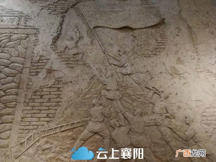 泥塑浮雕图片，襄阳古城西门将立大型泥塑浮雕