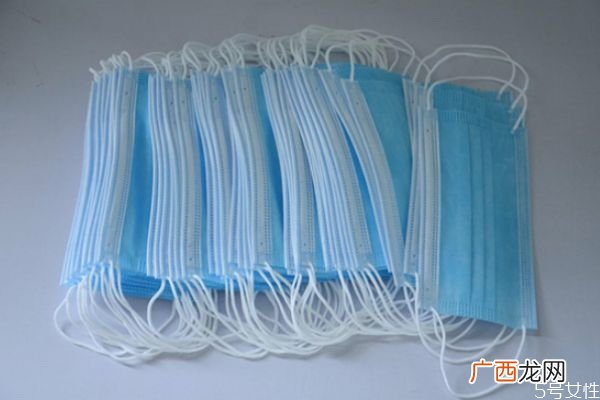 医生用的口罩为什么是蓝色医用口罩的正反面怎么区分