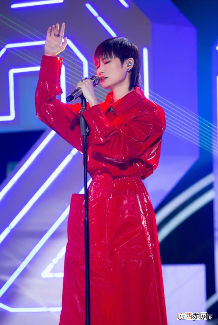 小狼尾发型，李宇春新狼尾短发解锁当下流行发型