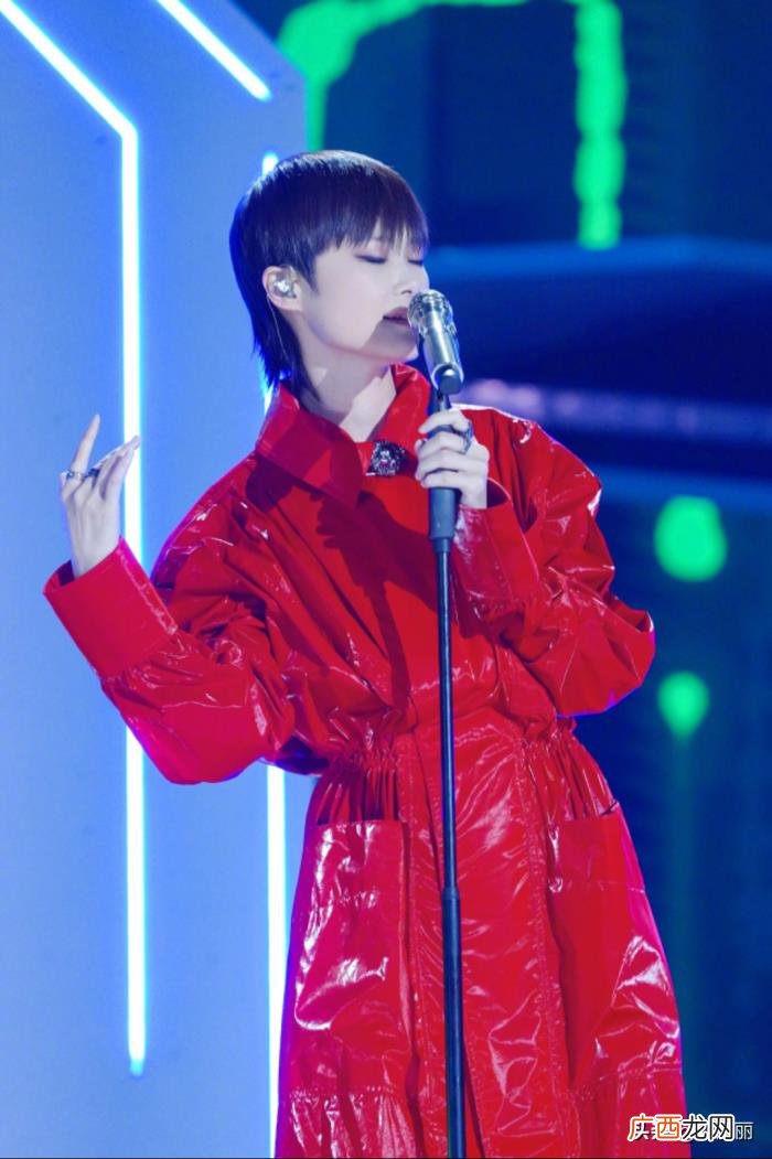 小狼尾发型，李宇春新狼尾短发解锁当下流行发型
