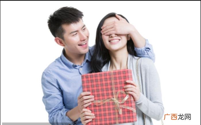 青春期男生暗恋女生的表现，如何判断青春期男生暗恋你