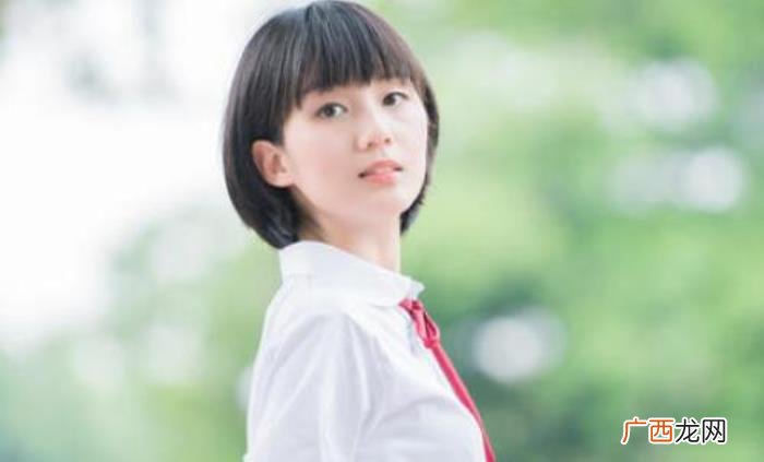 女生暗恋不熟的男生的表现，怎样知道自己被暗恋了