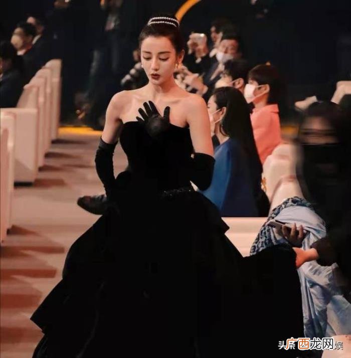 迪丽热巴生日图片头像，迪丽热巴生日获杨幂叠词祝福
