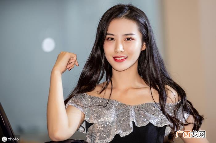 男生迎面碰见喜欢的人，男生遇到喜欢的女生