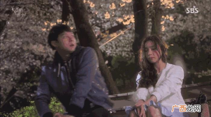男生喜欢将头埋在女生脖子，女生都喜欢这种抱姿