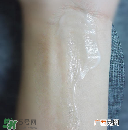 自然堂雪域乳液适合什么年纪的人使用