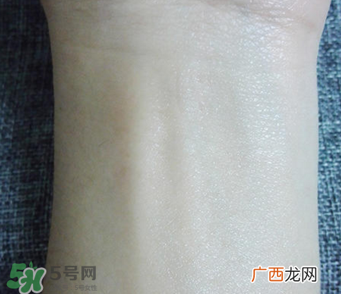自然堂雪域乳液适合什么年纪的人使用