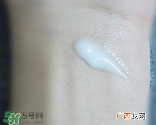 自然堂雪域乳液适合什么年纪的人使用