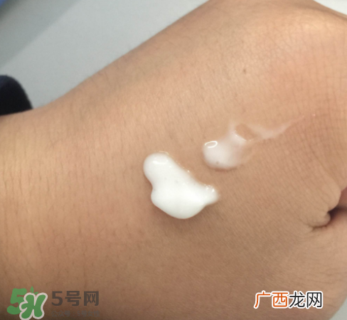 自然堂雪域乳液适合什么年纪的人使用