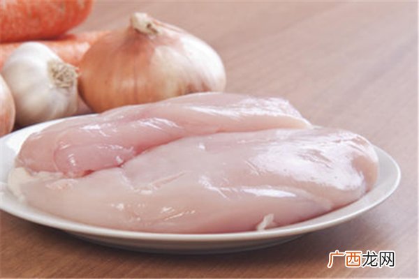 鸡肉切开有荧光绿能吃吗为什么鸡肉上有荧光绿物质
