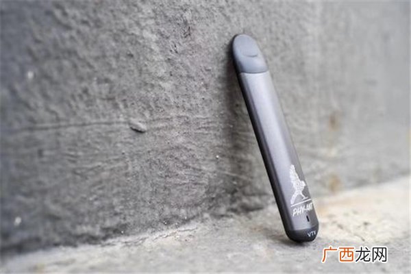 大学生吸网购电子烟入院电子烟有什么危害