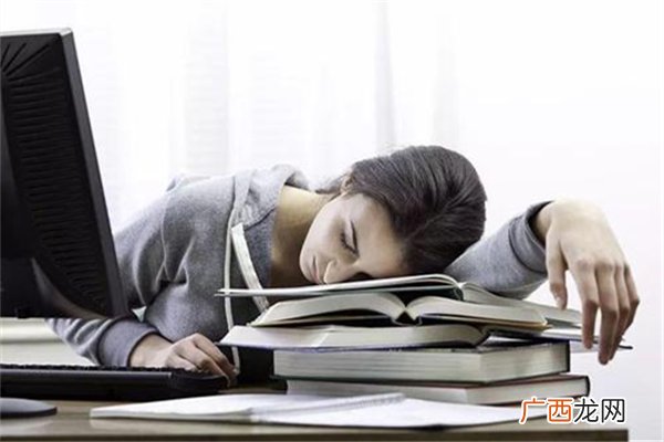 睡觉越睡越累怎么回事睡觉时间过长会有什么影响