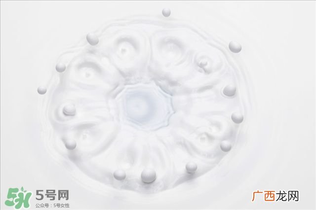 粉底液和乳液一样的吗 乳液和粉底液的区别