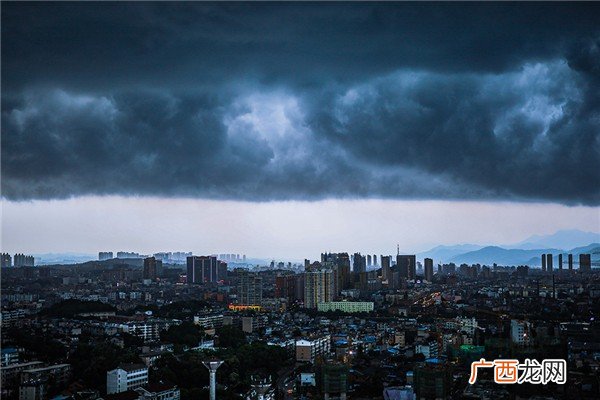 郑州地铁被救者自述死里逃生暴雨如何自救