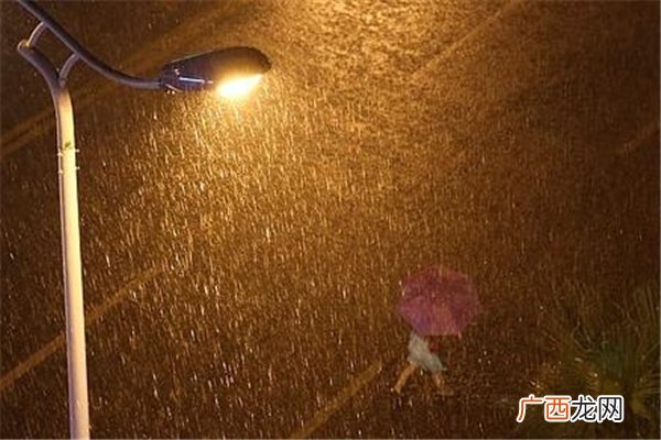 郑州地铁被救者自述死里逃生暴雨如何自救
