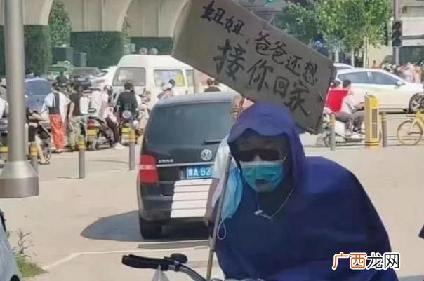 雨衣爸爸系郑州地铁遇难者父亲地铁是自动驾驶还是人工驾驶