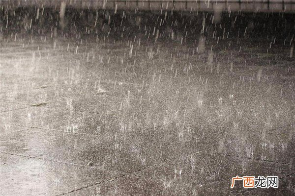 河南10个市县5天降了一年的雨长时间下雨会导致地面怎么样