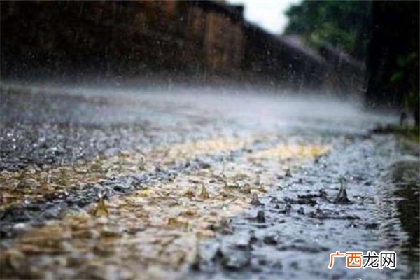 河南10个市县5天降了一年的雨长时间下雨会导致地面怎么样