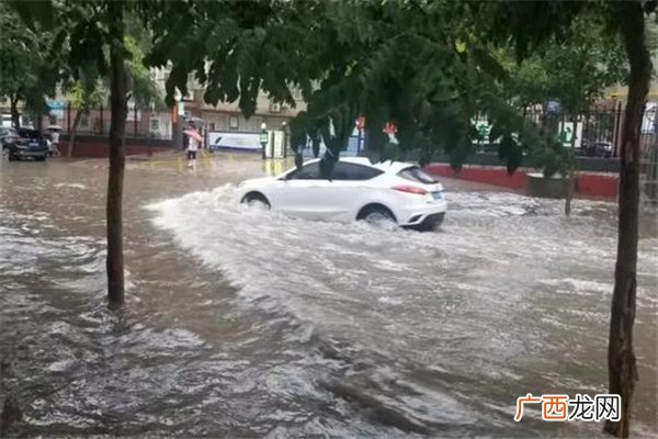 河南卫辉积水严重的原因找到了路面积水是怎么形成的