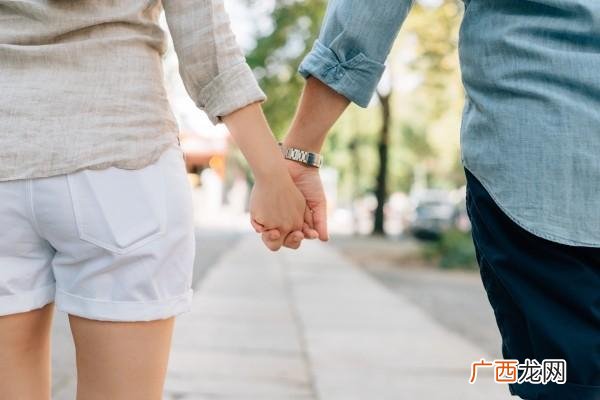 男子出车祸接孕妻电话求消防别出声妻子怀孕丈夫应该做什么