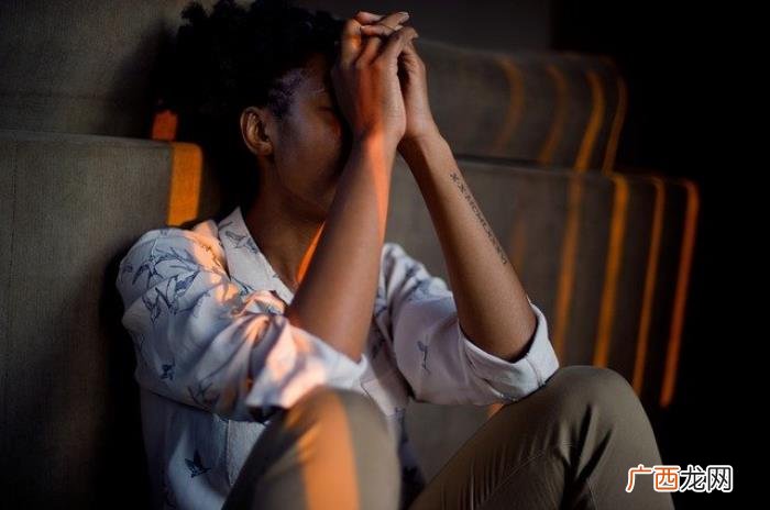 抑郁的TA喜欢你的6个迹象 抑郁症男人对喜欢的女人