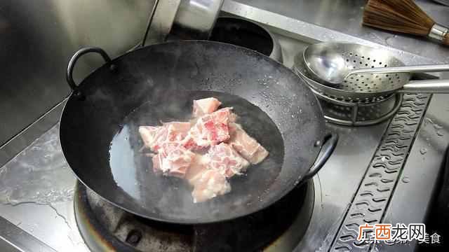 排骨汤怎么炖最好喝，大师傅给指导指导下做法