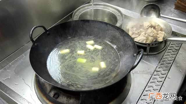 排骨汤怎么炖最好喝，大师傅给指导指导下做法