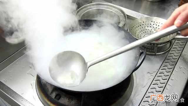 排骨汤怎么炖最好喝，大师傅给指导指导下做法