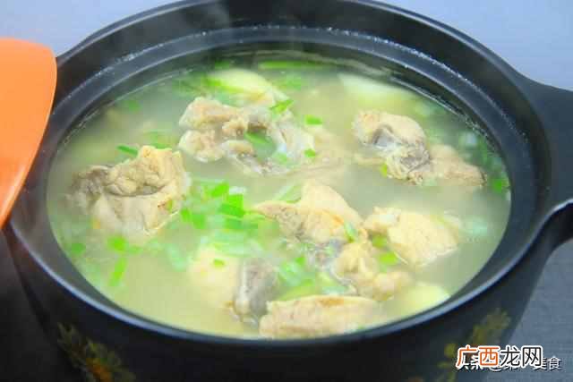 排骨汤怎么炖最好喝，大师傅给指导指导下做法