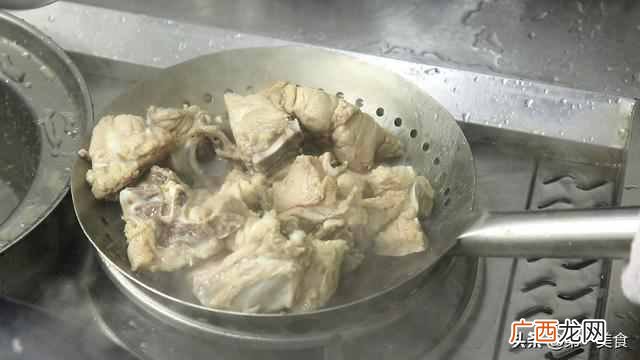 排骨汤怎么炖最好喝，大师傅给指导指导下做法