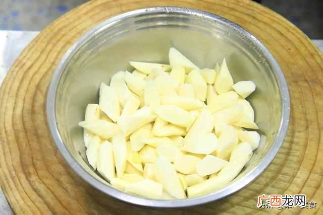 排骨汤怎么炖最好喝，大师傅给指导指导下做法