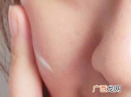 理肤泉祛痘效果怎么样，特意选择一款人气颇高的单品