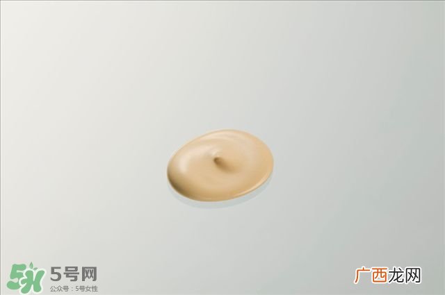粉底液用了脸会暗沉吗 粉底液用久了皮肤好吗