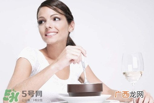 秋天身体燥热是怎么回事_秋天身体燥热怎么办