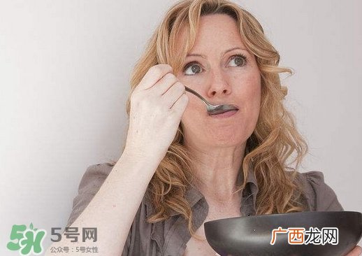 秋天身体燥热是怎么回事_秋天身体燥热怎么办