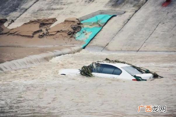 被郑州暴雨淹没的车后来都怎样了暴雨来临要注意什么
