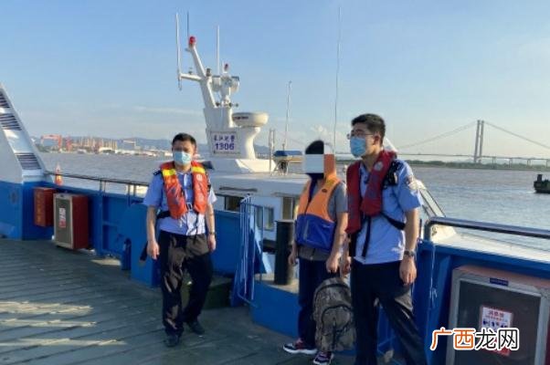 男子为回扬州套游泳圈强渡长江游泳体力不支怎么办