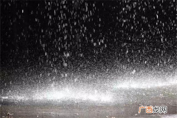 郑州核酸检测找到暴雨中失踪男孩暴雨来临时我们应该躲在哪里