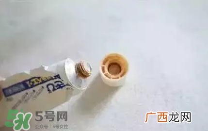 白兔暗疮膏还是狮王祛痘膏好？两款祛痘产品对比