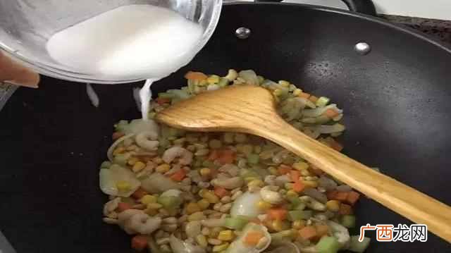 勾芡什么意思，勾芡怎么做菜好吃