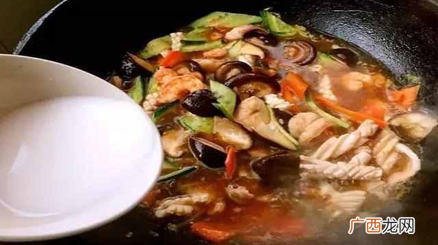 勾芡什么意思，勾芡怎么做菜好吃