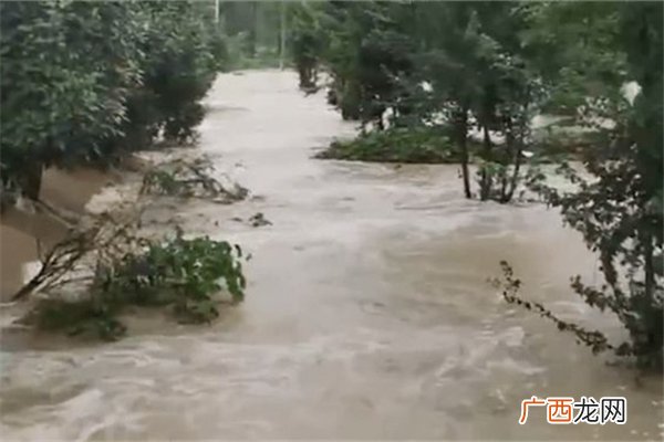 湖北随州暴雨冲塌多间楼房暴雨的标准是多少毫米