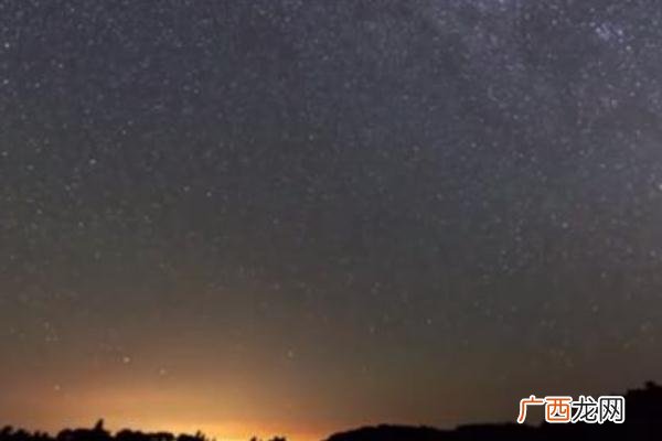 40秒回顾英仙座流星雨划过天际“流星雨”是怎么形成的