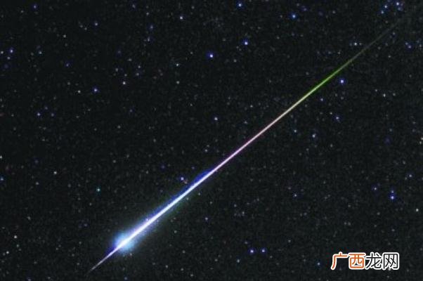40秒回顾英仙座流星雨划过天际“流星雨”是怎么形成的