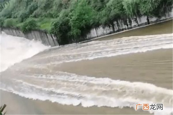 暴雨中的柳林镇为何成重灾区暴雨一般发生在什么季节