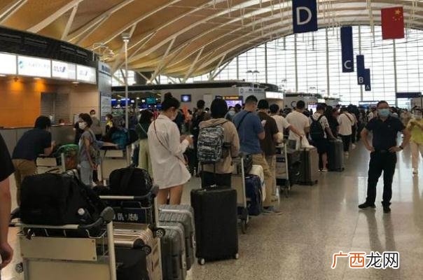 赴美留学机场排长队十万票价再现国外留学哪个国家比较好