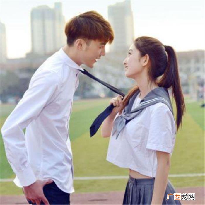 女生怎么委婉说喜欢他，巧妙的告诉对方喜欢他